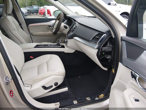 2016 VOLVO XC90 T6 MOMENTUM