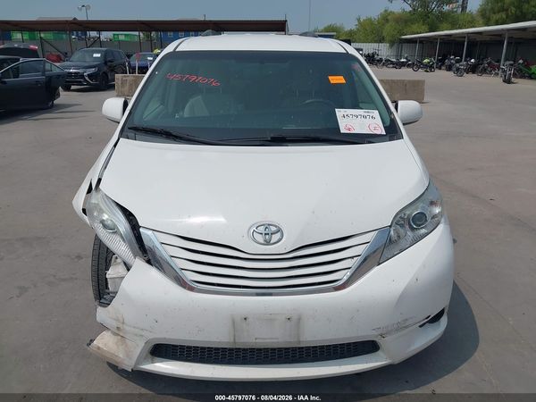 2015 TOYOTA SIENNA LE 8 PASSENGER