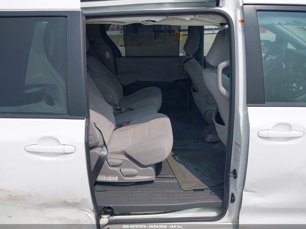 2015 TOYOTA SIENNA LE 8 PASSENGER