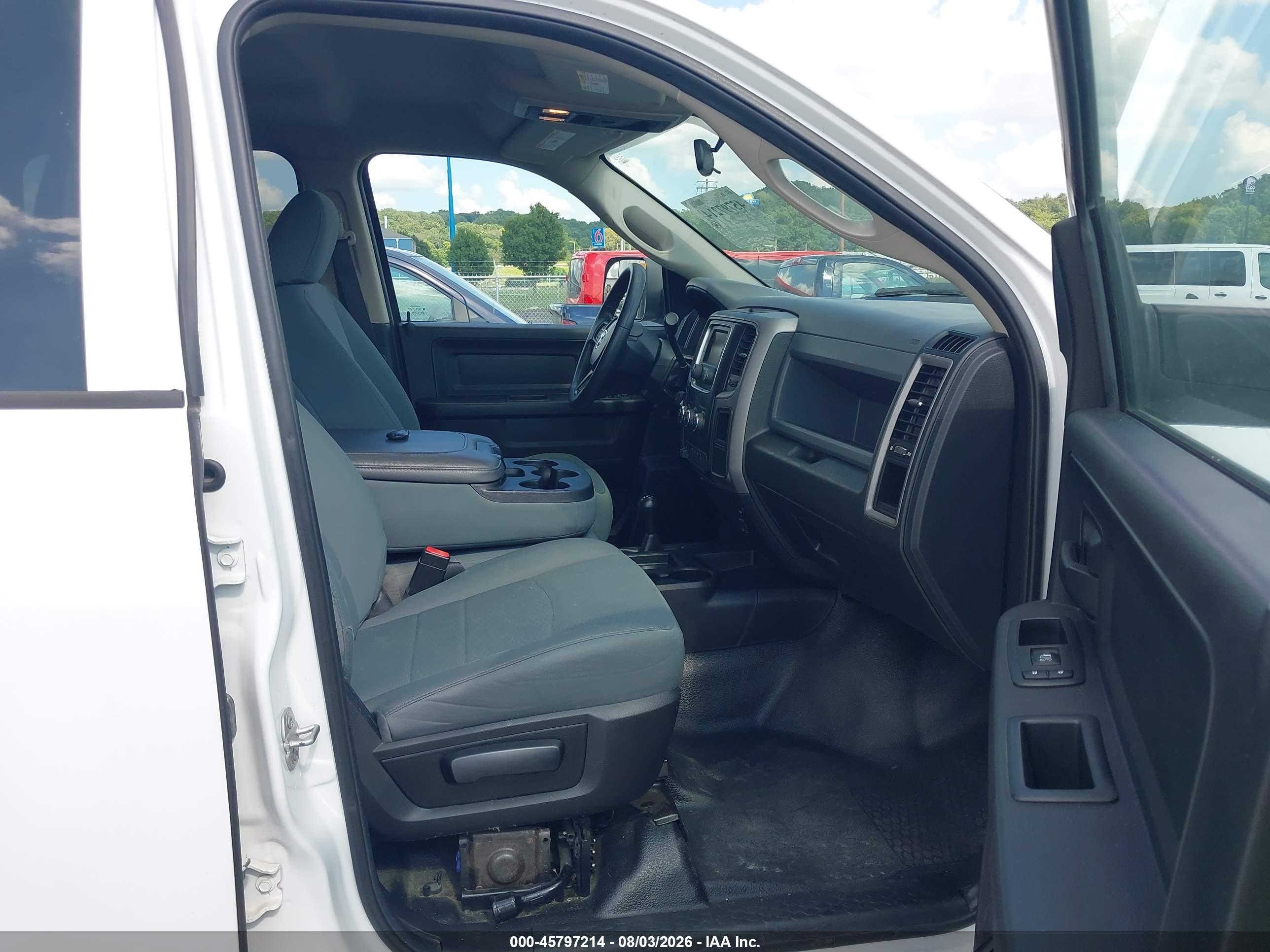 2017 RAM 3500 TRADESMAN  4X4 8' BOX
