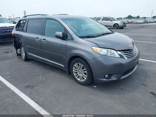 2017 TOYOTA SIENNA XLE PREMIUM 8 PASSENGER — I1