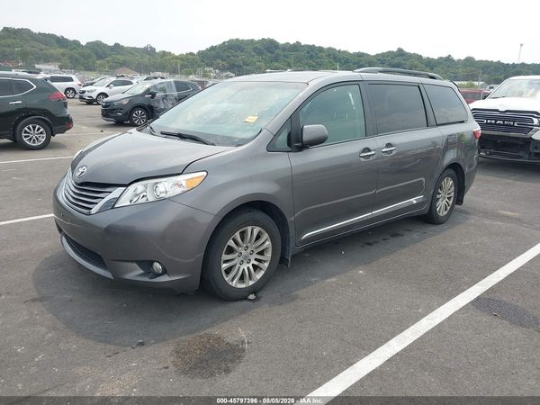 2017 TOYOTA SIENNA — I2