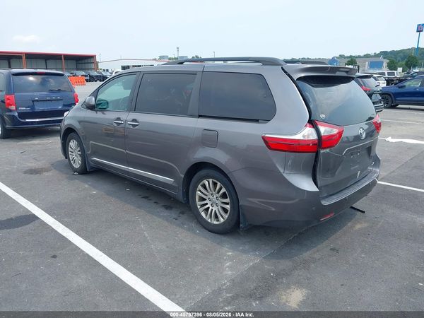 2017 TOYOTA SIENNA XLE PREMIUM 8 PASSENGER — I3