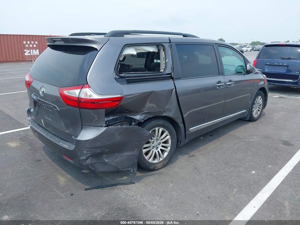 2017 TOYOTA SIENNA XLE PREMIUM 8 PASSENGER — I4