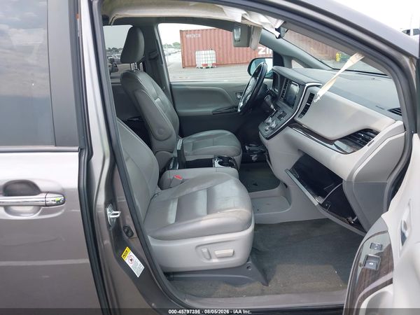 2017 TOYOTA SIENNA XLE PREMIUM 8 PASSENGER — I5