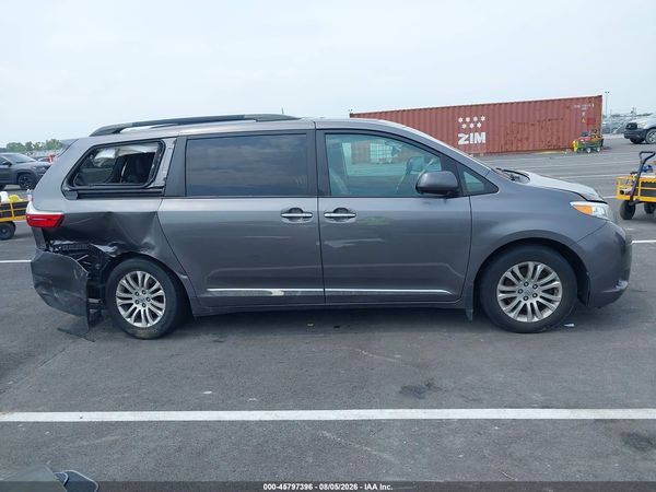 2017 TOYOTA SIENNA XLE PREMIUM 8 PASSENGER — I116