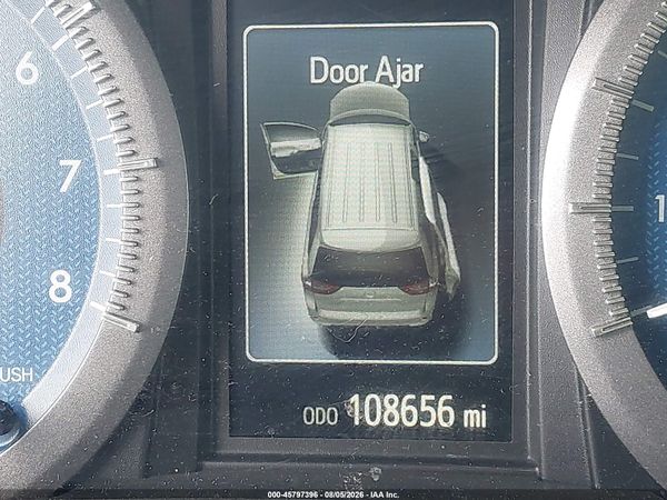2017 TOYOTA SIENNA XLE PREMIUM 8 PASSENGER — I118