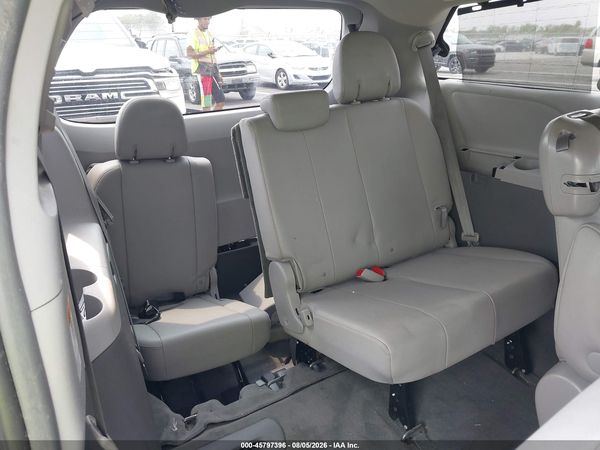 2017 TOYOTA SIENNA XLE PREMIUM 8 PASSENGER — I152