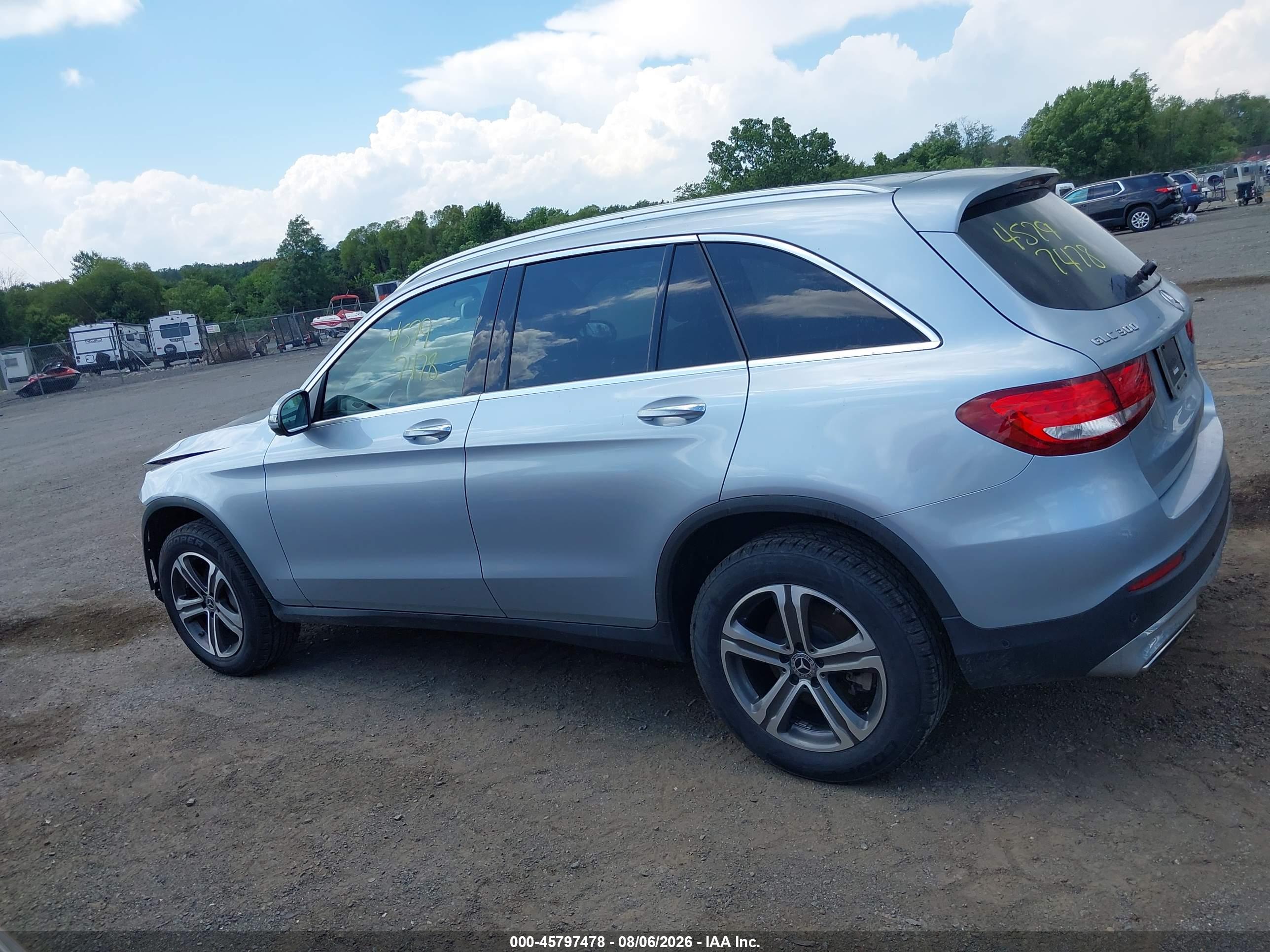 2017 MERCEDES-BENZ GLC 300 4MATIC