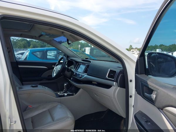 2016 TOYOTA HIGHLANDER XLE V6