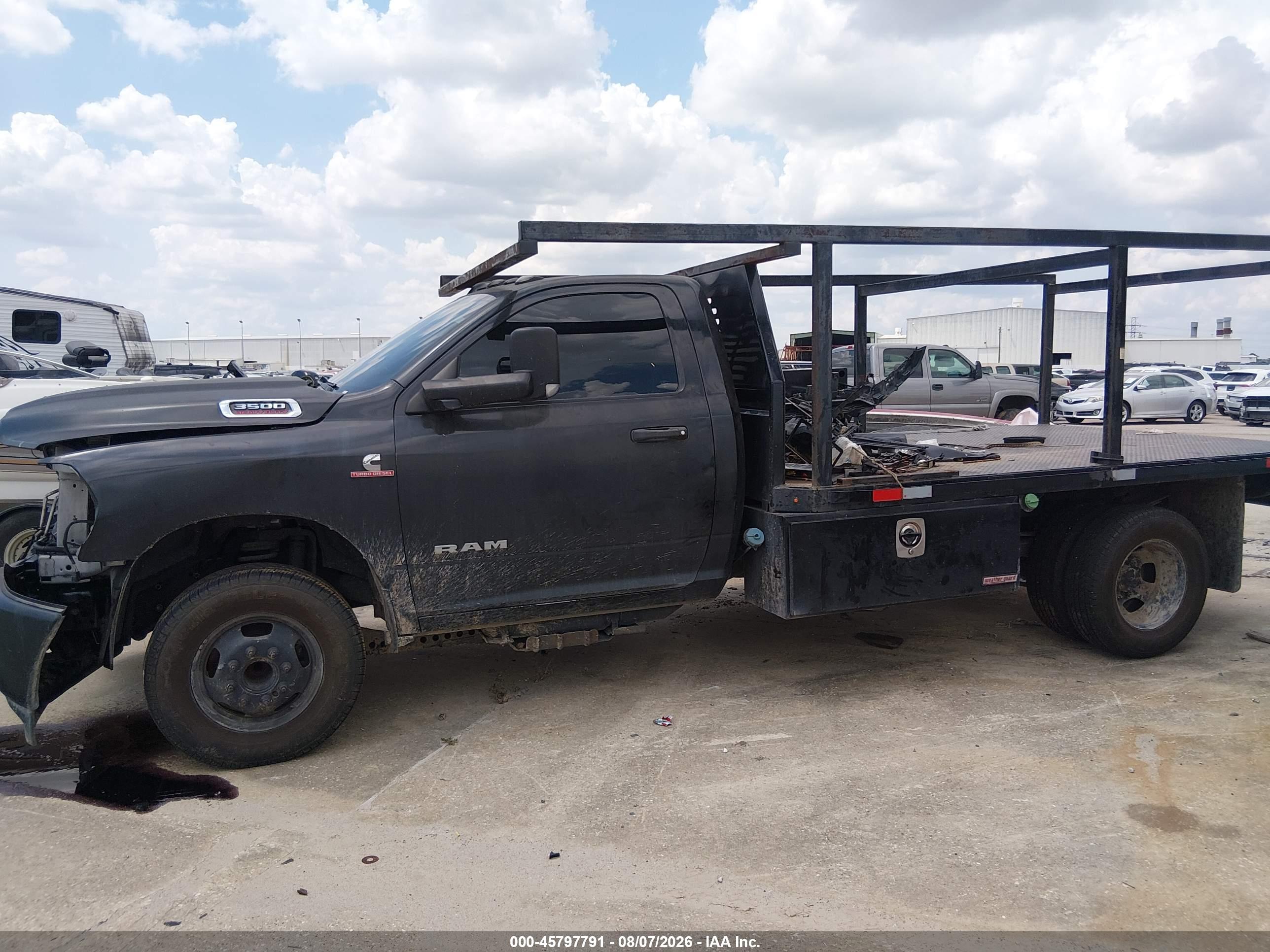 2022 RAM 3500 CHASSIS TRADESMAN/SLT