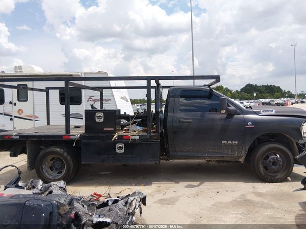 2022 RAM 3500 CHASSIS TRADESMAN/SLT