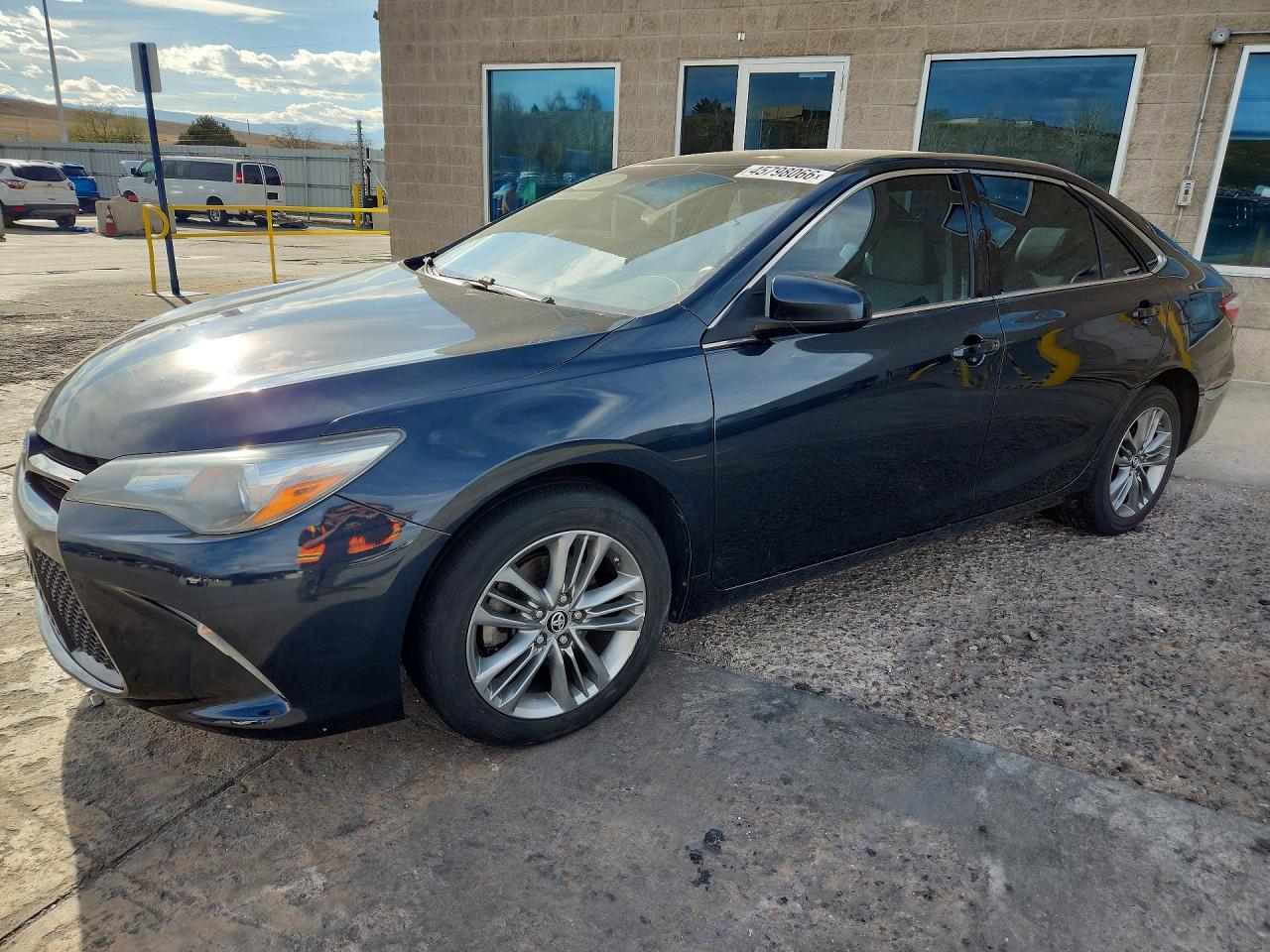 2016 TOYOTA CAMRY — Front 3/4