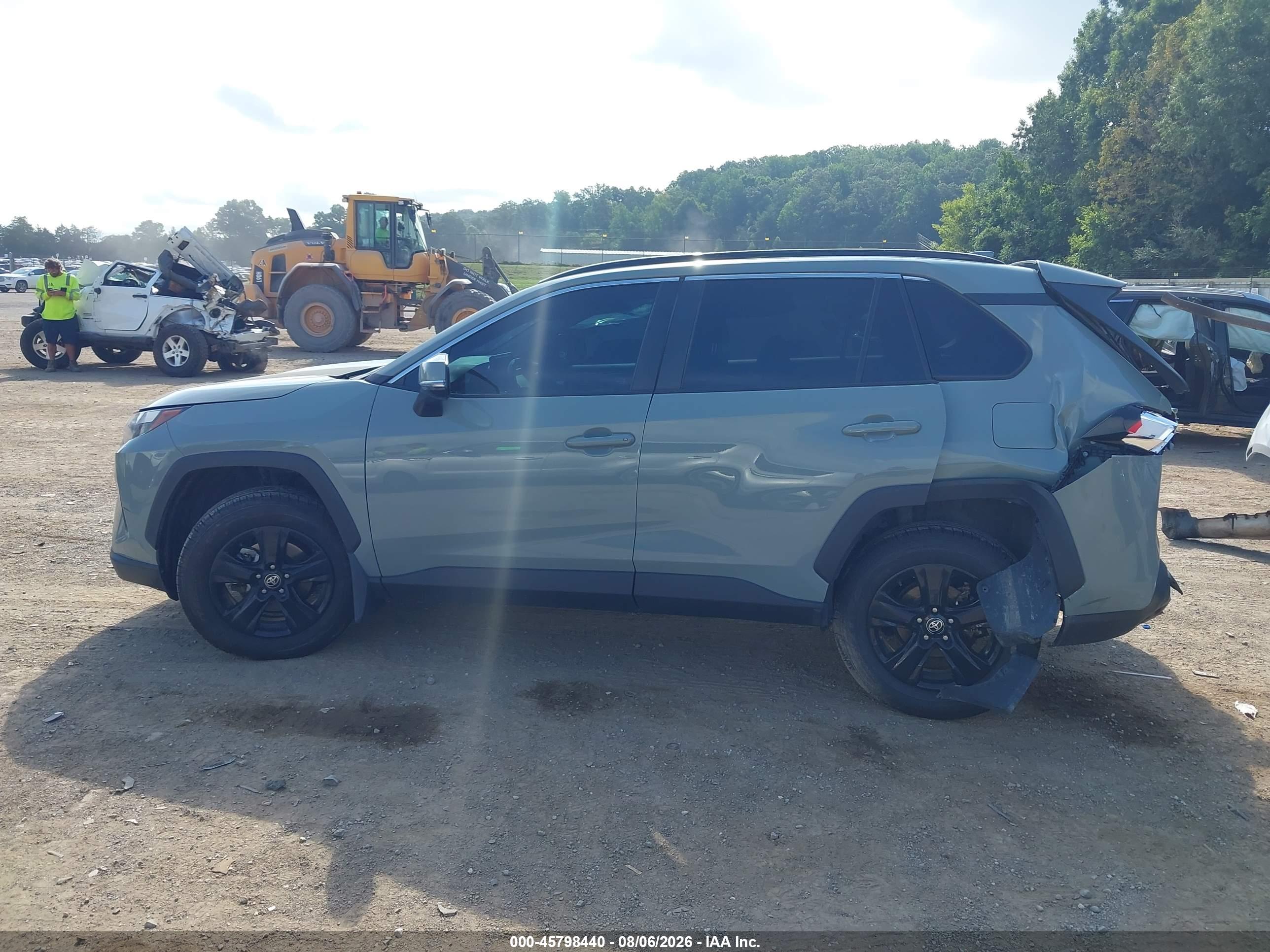 2022 TOYOTA RAV4 XLE
