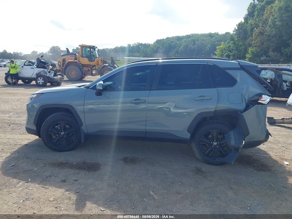 2022 TOYOTA RAV4 XLE
