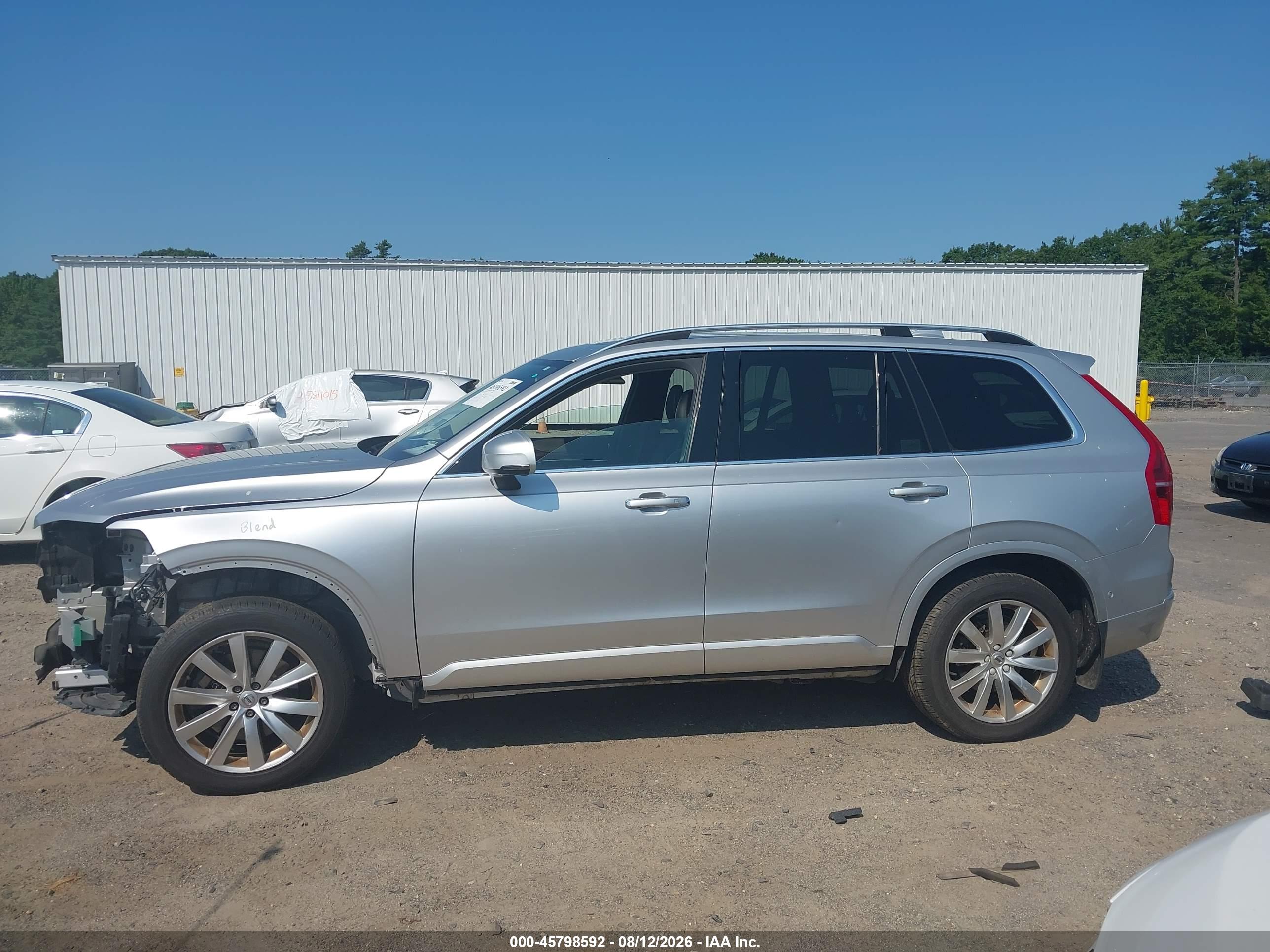 2016 VOLVO XC90 T6 MOMENTUM