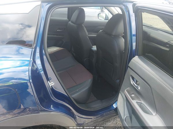2025 NISSAN KICKS SR INTELLIGENT AWD — I8