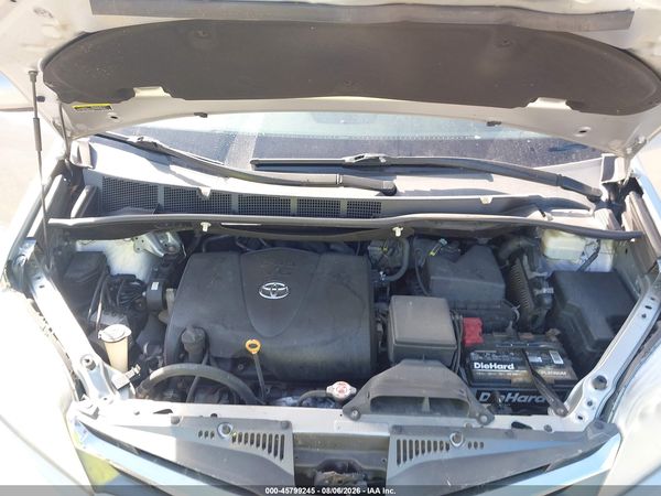 2019 TOYOTA SIENNA XLE 8 PASSENGER
