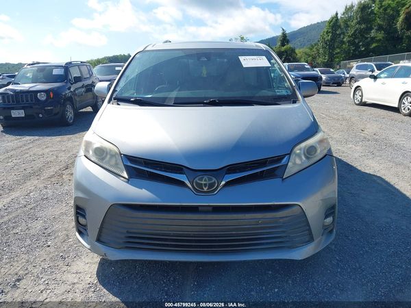 2019 TOYOTA SIENNA XLE 8 PASSENGER
