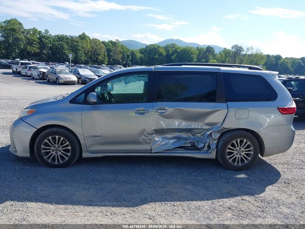 2019 TOYOTA SIENNA XLE 8 PASSENGER