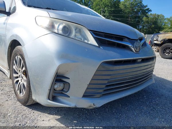 2019 TOYOTA SIENNA XLE 8 PASSENGER