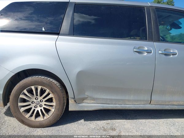 2019 TOYOTA SIENNA XLE 8 PASSENGER