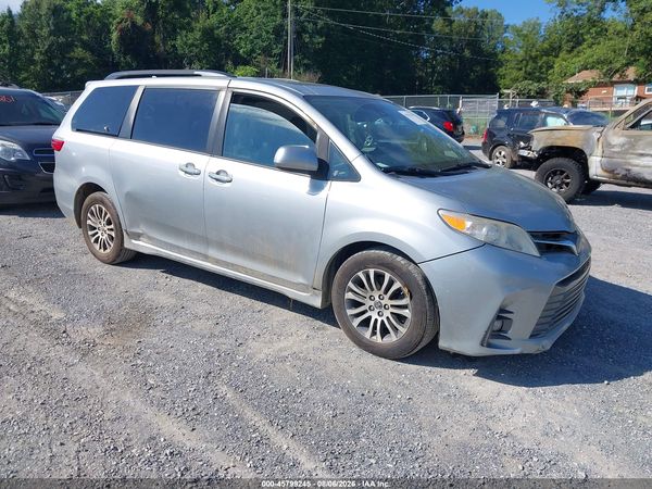 2019 TOYOTA SIENNA XLE 8 PASSENGER