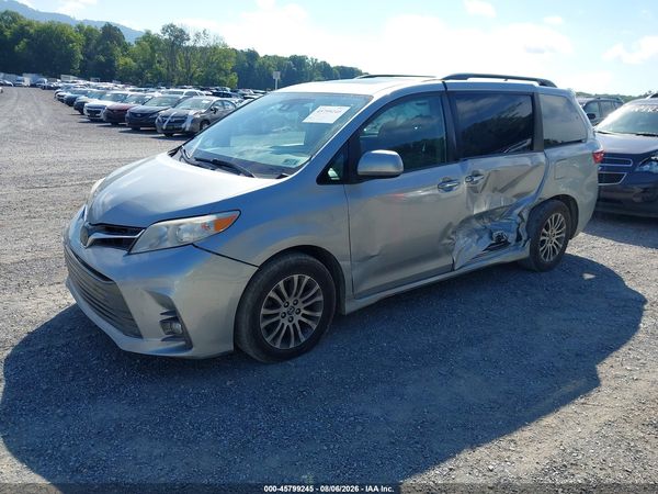 2019 TOYOTA SIENNA XLE 8 PASSENGER