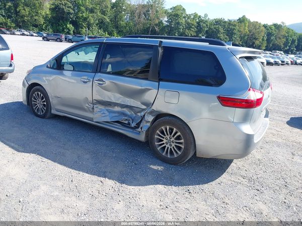 2019 TOYOTA SIENNA XLE 8 PASSENGER