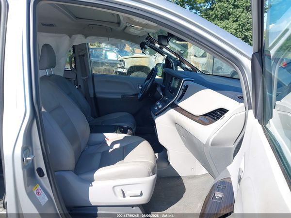2019 TOYOTA SIENNA XLE 8 PASSENGER
