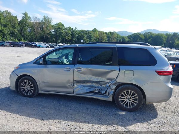 2019 TOYOTA SIENNA XLE 8 PASSENGER