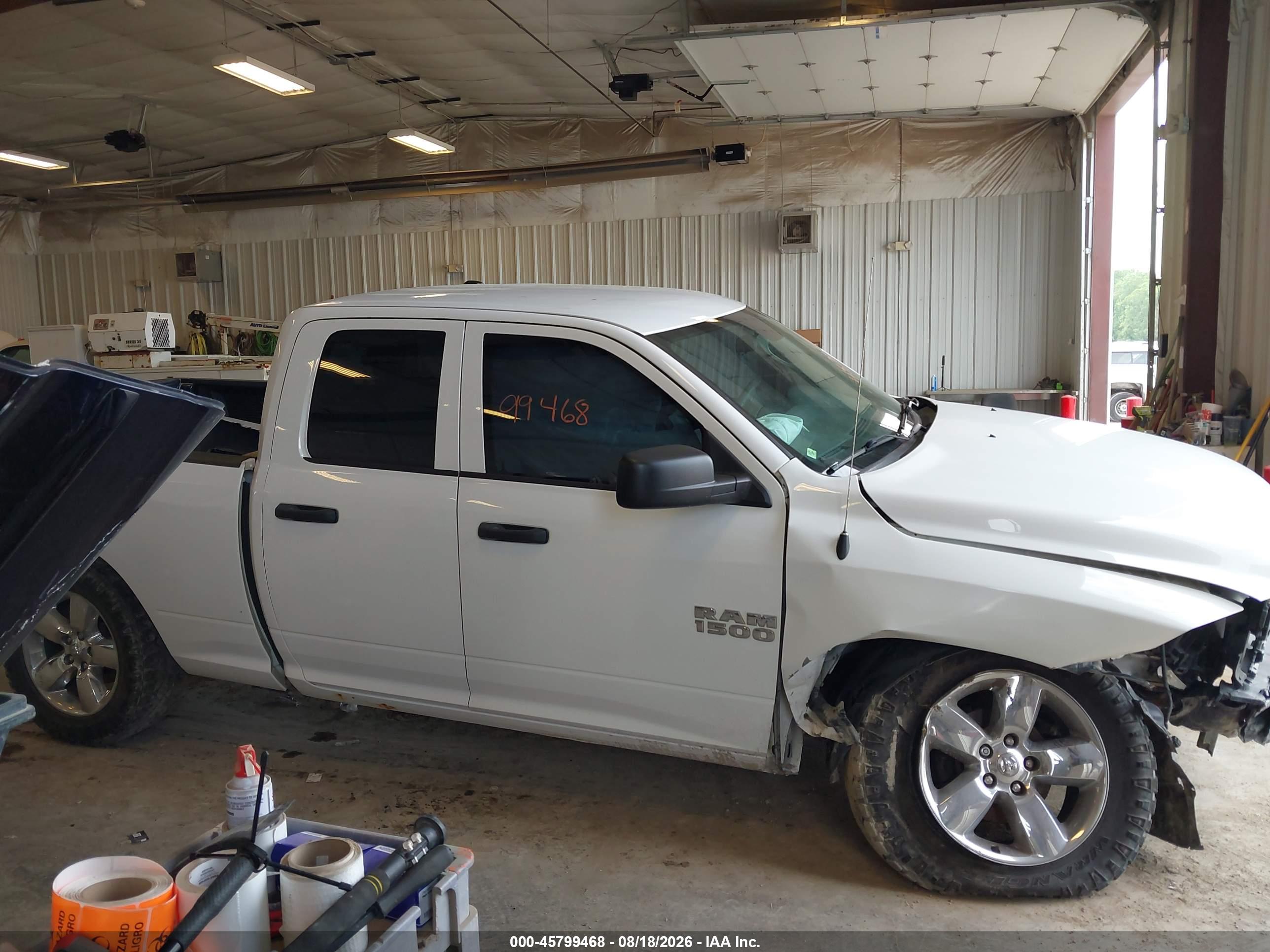 2018 RAM 1500 EXPRESS  4X4 6'4 BOX