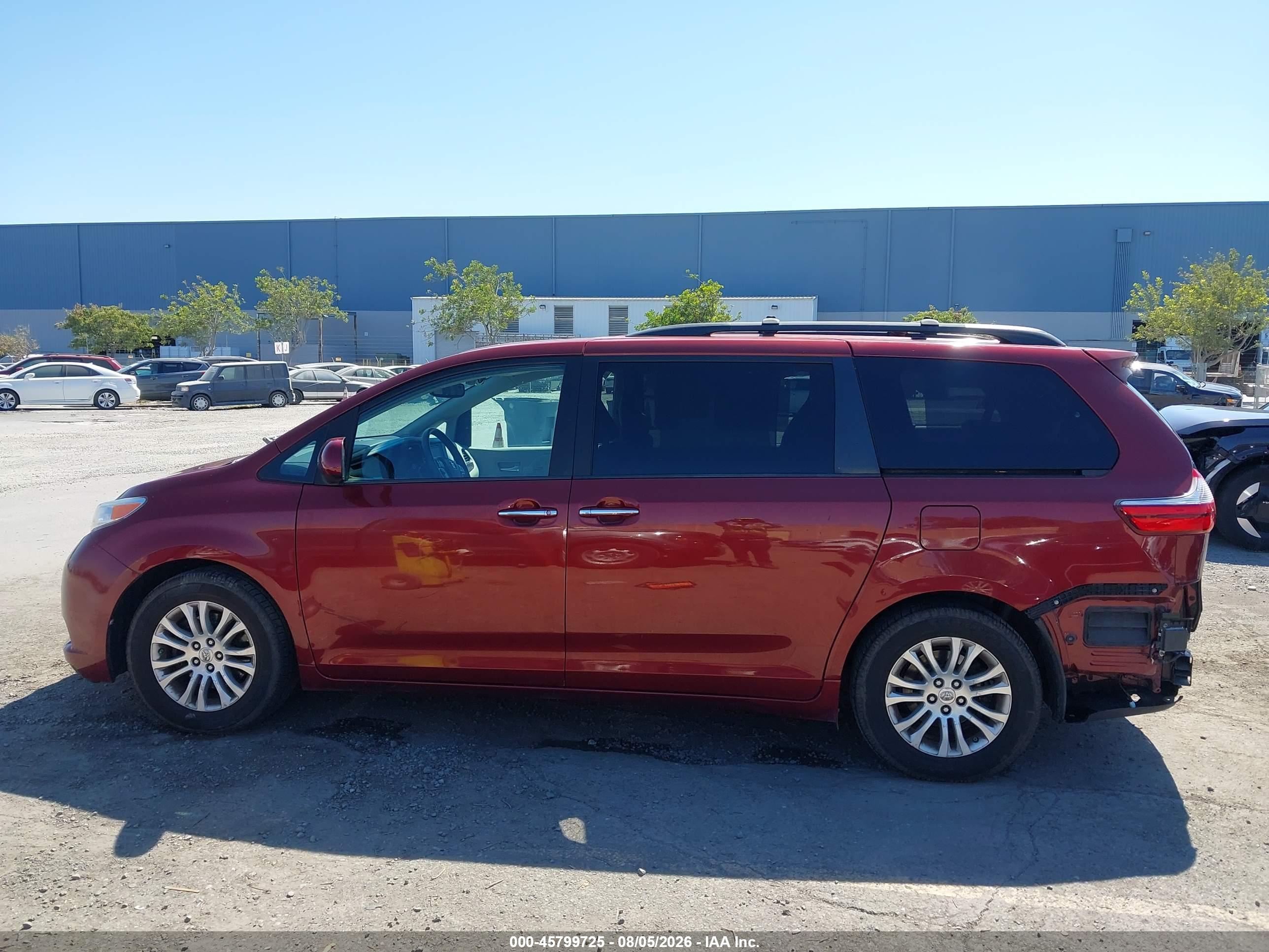 2015 TOYOTA SIENNA XLE PREMIUM 8 PASSENGER