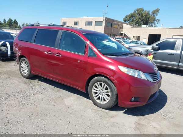 2015 TOYOTA SIENNA XLE PREMIUM 8 PASSENGER