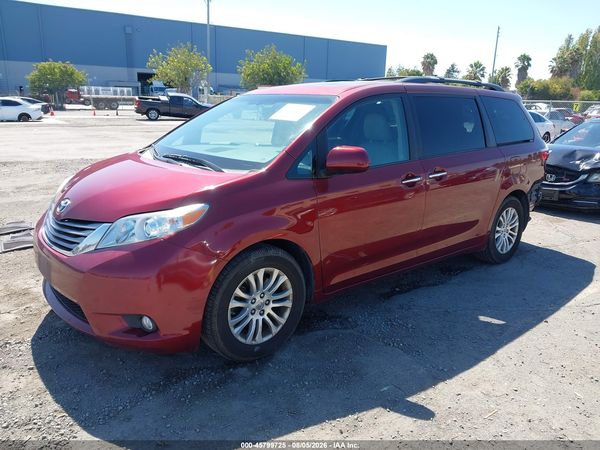 2015 TOYOTA SIENNA XLE PREMIUM 8 PASSENGER