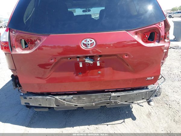 2015 TOYOTA SIENNA XLE PREMIUM 8 PASSENGER