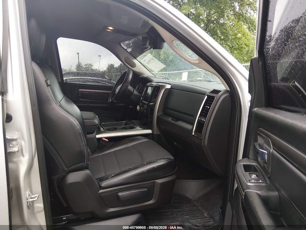 2017 RAM 1500 NIGHT  4X4 5'7 BOX