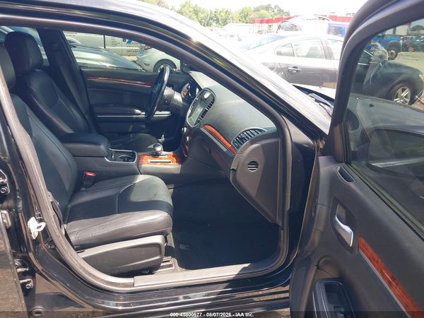 2013 CHRYSLER 300 MOTOWN — I5