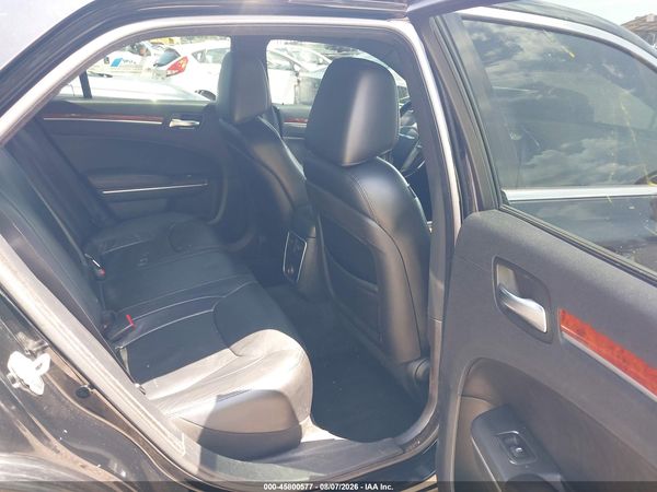 2013 CHRYSLER 300 MOTOWN — I8