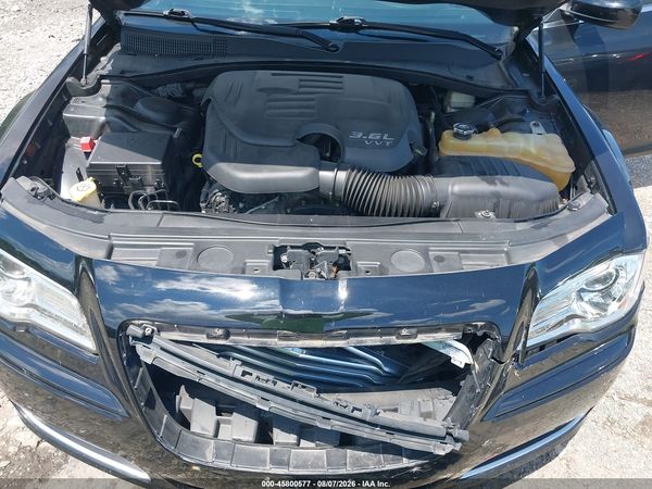 2013 CHRYSLER 300 MOTOWN — I10