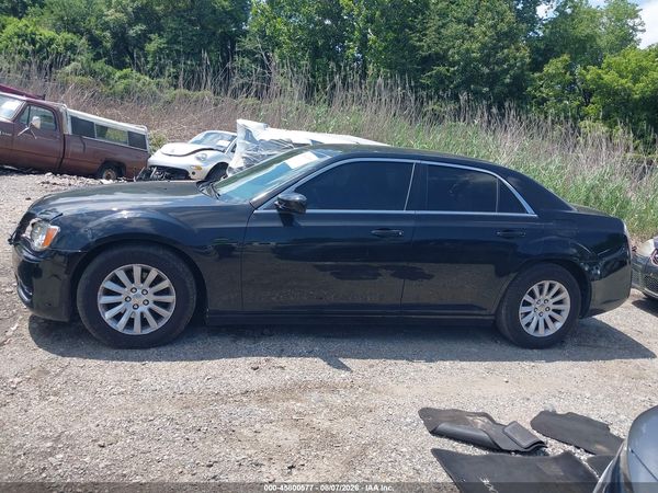 2013 CHRYSLER 300 MOTOWN — I117