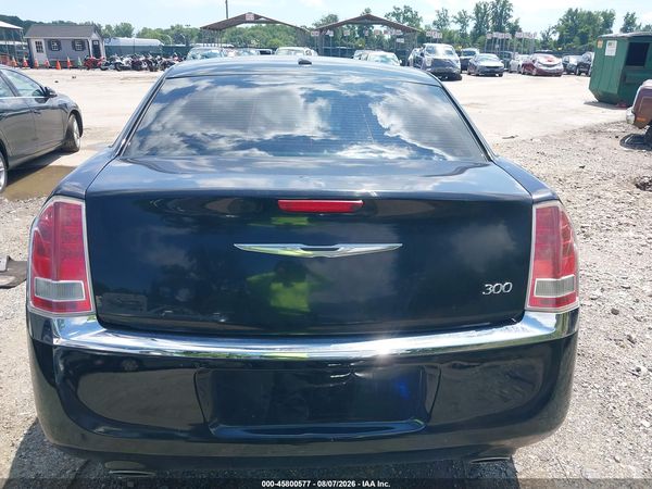 2013 CHRYSLER 300 MOTOWN — I119