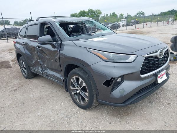 2022 TOYOTA HIGHLANDER XLE