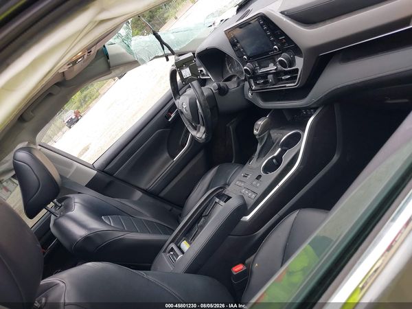2022 TOYOTA HIGHLANDER XLE