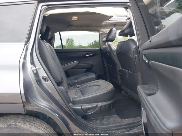 2022 TOYOTA HIGHLANDER XLE