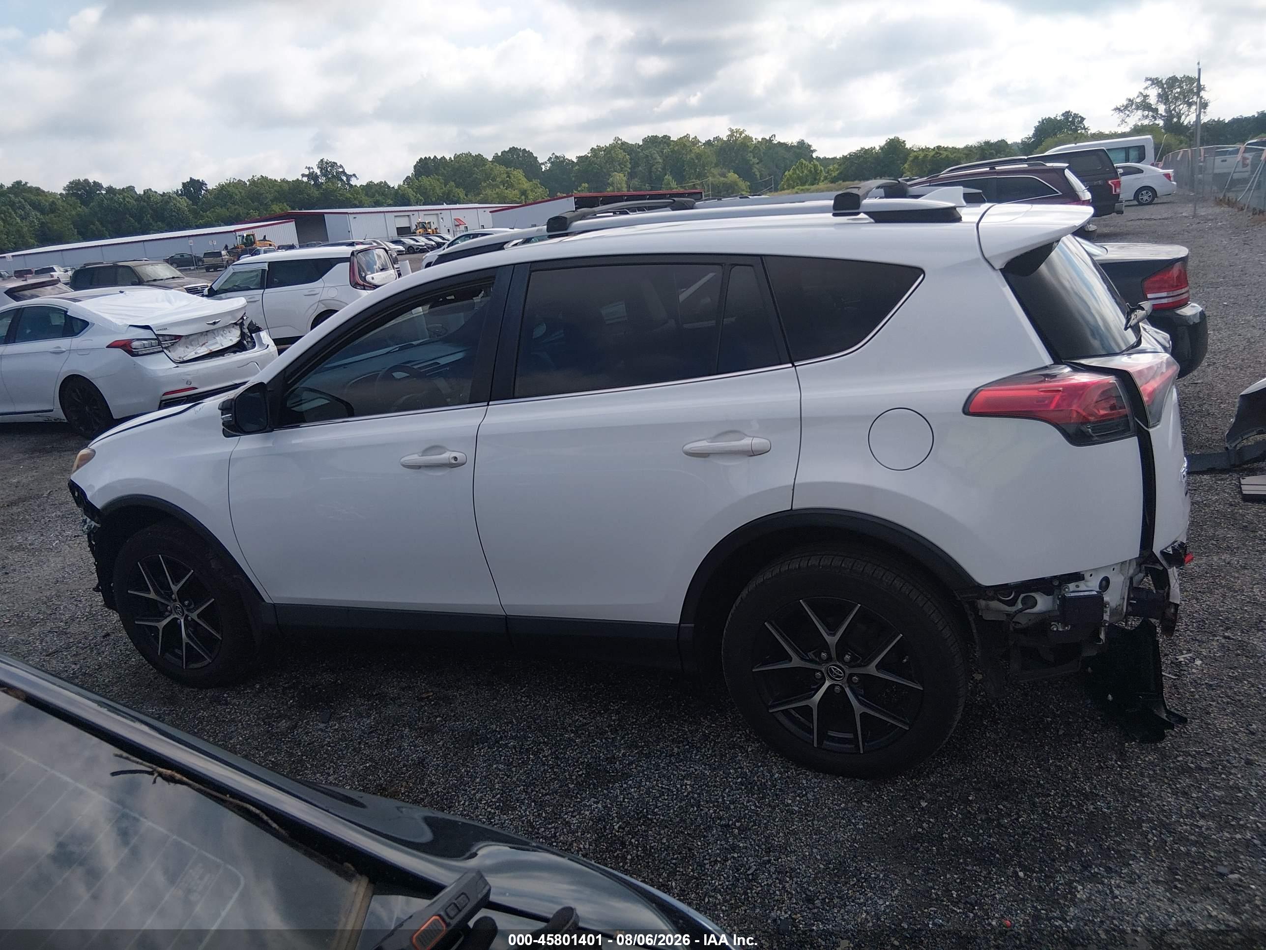 2017 TOYOTA RAV4 SE