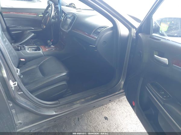 2013 CHRYSLER 300 MOTOWN — I5