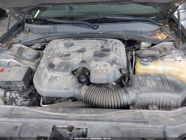 2013 CHRYSLER 300 MOTOWN — I10