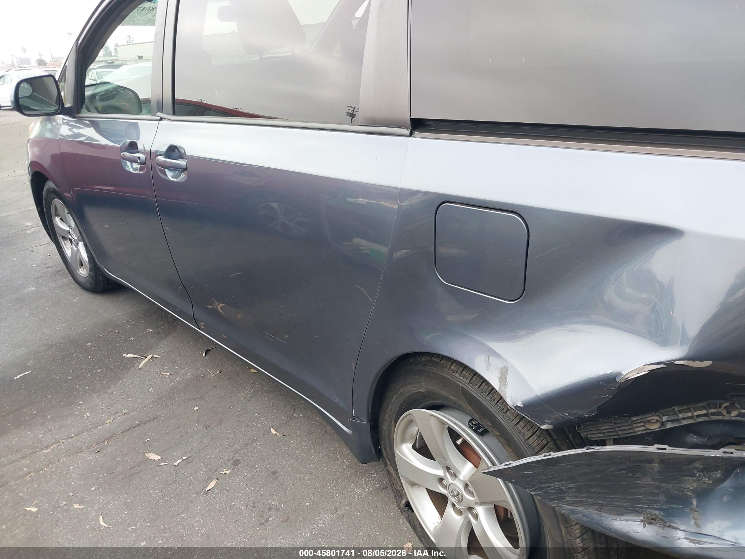2015 TOYOTA SIENNA LE 8 PASSENGER