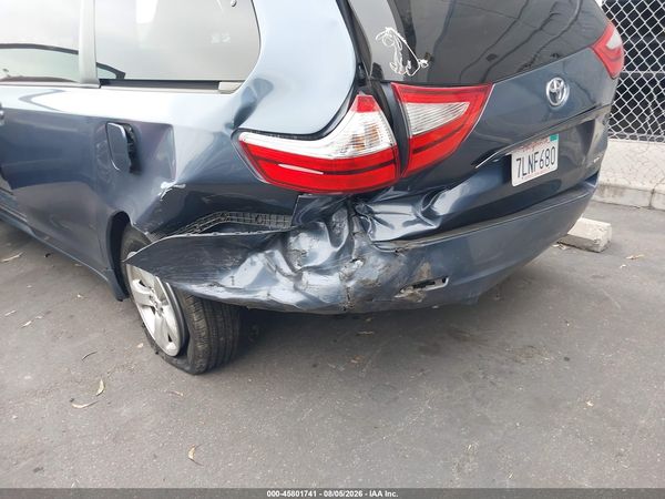 2015 TOYOTA SIENNA LE 8 PASSENGER